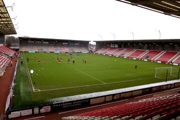 En este estadio juega habitualmente el Manchester United femenino y el Leigh Centurions de rugby. Con capacidad para 8000 mil espectadores se encuentra situado en la ciudad de Leigh, que pertenece a Wigan, a medio camino entre Manchester y Liverpool. En él se van a disputar tres partidos del grupo C y uno de cuartos de final. Es un complejo deportivo multiusos que, además, tiene un gimnasio, una piscina, un hotel, un supermercado y el pub Whistling Wren.