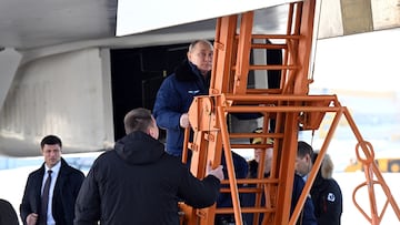 Russian President Vladimir Putin boards a modernized Tu-160M nuclear-capable strategic bomber, in Kazan, Russia February 22, 2024.  Sputnik/Dmitry Azarov/Pool via REUTERS ATTENTION EDITORS - THIS IMAGE WAS PROVIDED BY A THIRD PARTY.