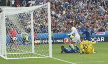 Lanzamiento de falta Éder. Para de Gea pero el balón queda muerto en el área pequeña. Chiellini remata con la oposición de Piqué y marca el 1-0.