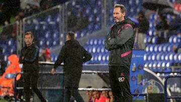 Quique S&aacute;nchez Flores y Vicente Moreno, entrenadores de Getafe y Espanyol.