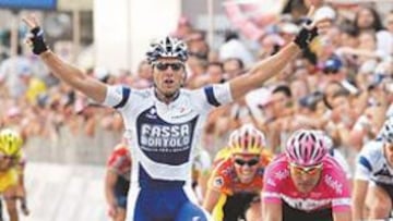 <b>META FINAL. </b>La ronda italiana acabó ayer en las bellas calles de Milán con la victoria de Petacchi.