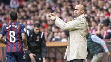 26-05-24. MIGUEL ÁNGEL RAMÍREZ, ENTRENADOR DEL SPORTING, DURANTE EL PARTIDO FRENTE AL EIBAR.
