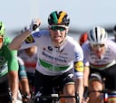 Bennett se impone a Ewan y Sagan en el esprint y logra su primera victoria en un Tour