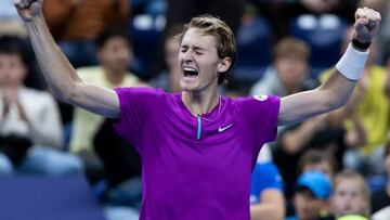 Sebastian Korda celebra su pase a la final en Amberes.