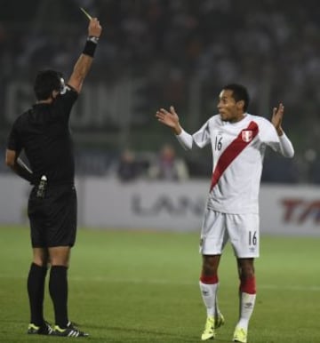 El peruano Carlos Lobatón fue uno de los puntos altos de la primera fase de la Copa América. 