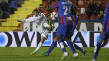 Keko realiza un disparo en la eliminatoria de Copa que esta temporada disput&oacute; el Albacete contra el Levante.