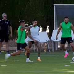 Beccacece pierde a Mario Gaspar y Borja Garcés, pero recupera a Carlos Clerc