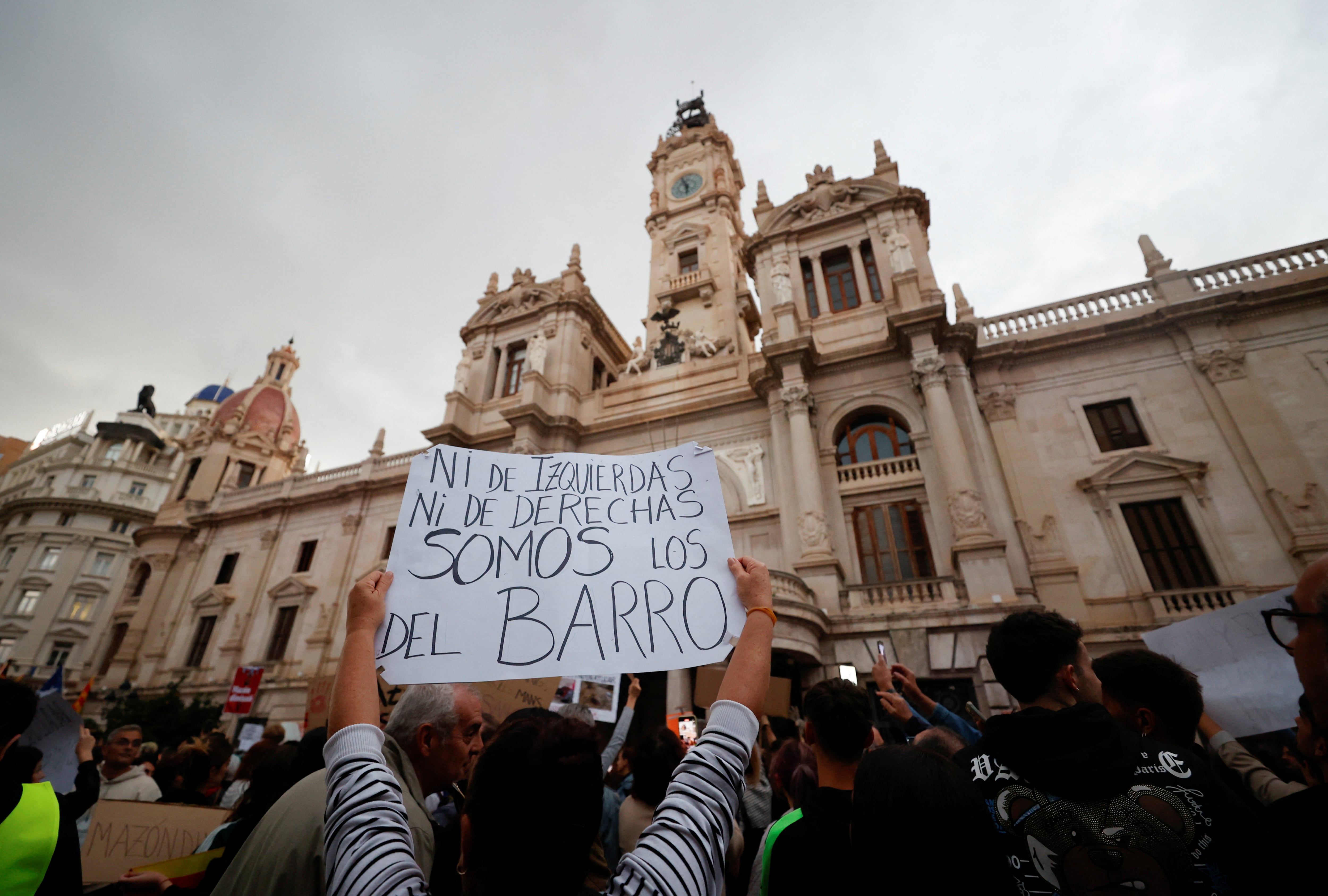 Multitudinaria manifestación en Valencia: “La habéis cagado, el pueblo ha despertado”