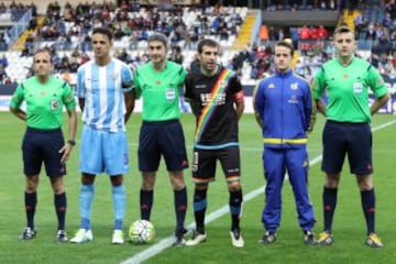 El árbitro Alberto Undiano Mallenco acompañado de los asistentes Roberto Díaz Pérez Del Palomar y Jesús Zancada Lobato, el cuarto árbitro Juan José Gallo Moreno y los capitanes Weligton y Trashorras.