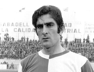 El centrocampista cántabro vistió los colores del Atlético de Madrid en once partidos entre 1956 y 1958. Con el Levante no jugó mucho más, defendió la camiseta en siete encuentros en dos etapas diferentes; entre 1958 y 1960, y entre 1964 y 1966. 