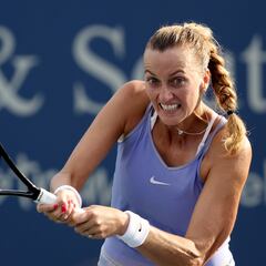 Kvitova emerge con un triunfo ante Jabeur y Swiatek sigue en crisis