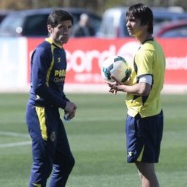 Marcelino se agarra a Óliver Torres y Lucas Alcaraz a Brahimi