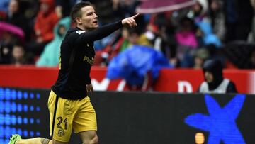 Gameiro celebra un gol en el Sporting vs Atlético de LaLiga Santander