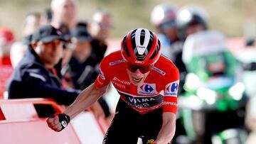 Jonas Vingegaard de Dinamarca y del Equipo Visma | Lease a Bike celebra en la meta su victoria de etapa durante la 20.ª Etapa de La Vuelta a España 2025.