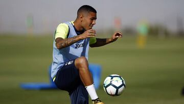 Sergio Pe&ntilde;a, en un entrenamiento del Granada.