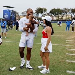 Watch Dak Prescott's sweet engagement announcement involving baby daughter