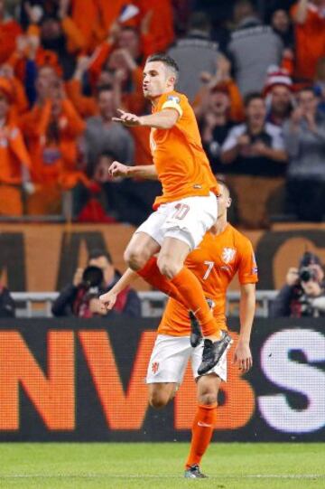 Holanda - Letonia. Celebración de Van Persie.