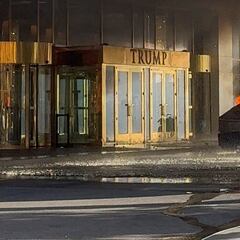 Trump amenaza con encarcelar en El Salvador a quienes vandalicen autos de Tesla: “Los estamos buscando”