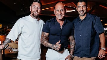 Messi and Suárez snapped in Miami restaurant.