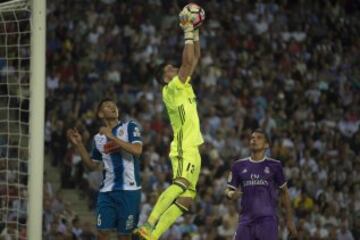 Kiko Casilla.