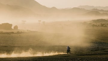 Gines Belzunces Viudez del Club Aventura Touareg en acción durante la etapa prólogo del Rally Dakar 2025.