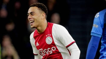 El estadounidense marc&oacute; el primer gol de su carrera en la victoria del Ajax sobre el Heracles de la jornada 14 de la Eredivisie.