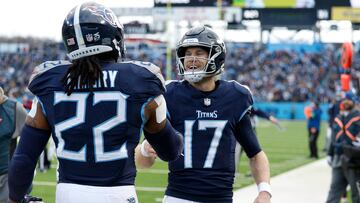 NASHVILLE, TENNESSEE - JANUARY 07: Derrick Henry #22 celebrates with Ryan Tannehill #17 of the Tennessee Titans after a touchdown during the second quarter against the Jacksonville Jaguars at Nissan Stadium on January 07, 2024 in Nashville, Tennessee. Wesley Hitt/Getty Images/AFP (Photo by Wesley Hitt / GETTY IMAGES NORTH AMERICA / Getty Images via AFP)