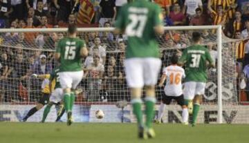 Valencia-St. Gallen. Alcácer marca el 1-0.