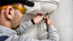 Nunca enciendas un termo eléctrico vacío o sin agua: el fallo más común al instalarlo puede salirte muy caro