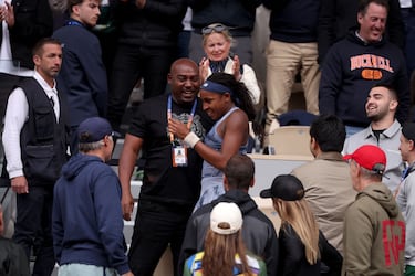 Coco Gauff celebra la victoria con su padre Corey Gauff. 