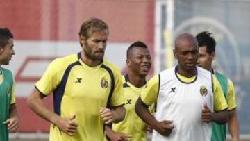 <b>PENDIENTES. </b>Hasta última hora no se sabrá si tanto Mellberg como Cavenaghi jugarán de inicio.