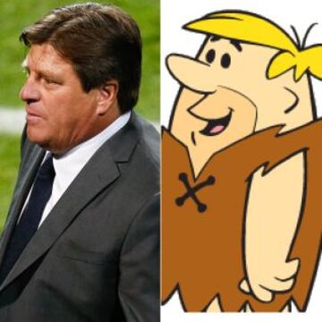 En México dicen que se parece a Godínez, pero el técnico Miguel Herrera, a quien apodan "El Piojo", es igualito a Pablo Mármol, de Los Picapiedra.