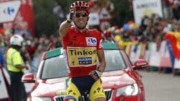 Alberto Contador, en la meta de La Farrapona.