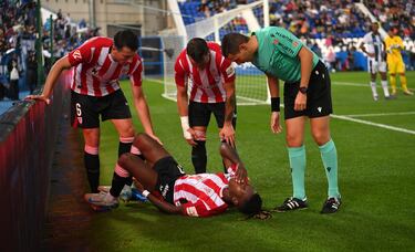 Nico Williams tuvo que abandonar el césped del Estadio Municipal Butarque en el descanso. Sufrió un fuerte golpe en el tobillo. El club todavía no ha informado del tiempo de baja del futbolista.