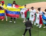 Jugadores de Padres portan con orgullo banderas latinoamericanas