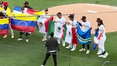 Jugadores de Padres portan con orgullo banderas latinoamericanas