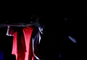 Un actor representa a Jesucristo en la obra interactiva de teatro callejero "Il-Mixja" (El Camino), una de una serie de actividades de Semana Santa en el período previo a la Pascua, en los jardines del Palacio Verdala a las afueras de Rabat, Malta.