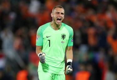 Jasper Cillessen close to Premier League move
