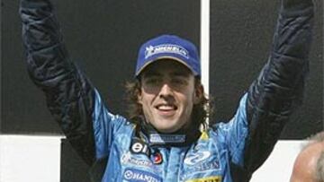 <b>FELIZ. </b>Alonso volvió al podio en Hungría gracias a otra buena salida que le permitió remontar dos puestos.