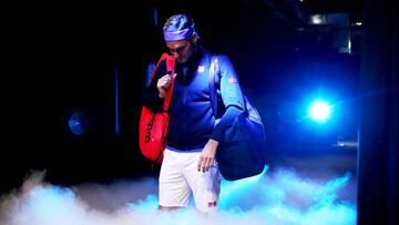 LONDON, ENGLAND - NOVEMBER 17: Roger Federer of Switzerland makes his way out onto court in his semi finals singles match against Alexander Zverev of Germany during Day Seven of the Nitto ATP Finals at The O2 Arena on November 17, 2018 in London, England