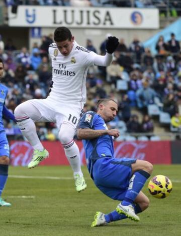 James Rodriguez y Alexis Ruano, durante el partido de la decimonovena jornada de la Liga BBVA.