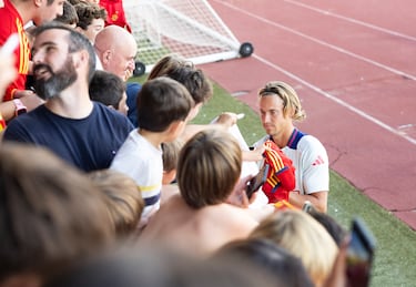 Marcos Llorente con los seguidores.