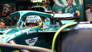 Fernando Alonso (Aston Martin AMR25). Marina Bay, Singapur. F1 2025.