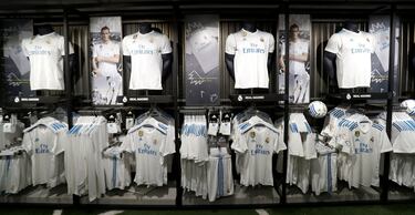 El Real Madrid presenta sus camisetas para la 2017-2018