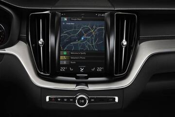 Un Volvo con el sistema Android mostrando funciones como Spotify o Google Maps