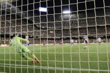 2-0. Dani Parejo anotó el segundo gol desde los once metros.