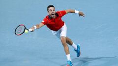 EPA8617. VILLENEUVE-D&#039;ASCQ (FRANCIA), 14/09/2018.- El espa&ntilde;ol Roberto Bautista Agut devuelve la bola al franc&eacute;s Lucas Pouille, durante el segundo partido de la semifinal de la Copa Davis de tenis que disputan en Villeneuve-d&#039;Ascq, 