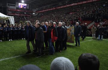 El estadio de El Molinón acoge hoy el funeral por Enrique Castro " Quini ", exjugador del Sporting, con las tribunas abiertas al público