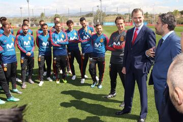 Felipe VI junto a Luis Rubiales y el nuevo ministro de Cultura y Deporte, Màxim Huerta, han deseado un buen Mundial a la selección española antes de viajar a Rusia. 