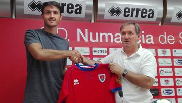 Elgezabal llega en calidad de cedido al Numancia desde el Eibar. 